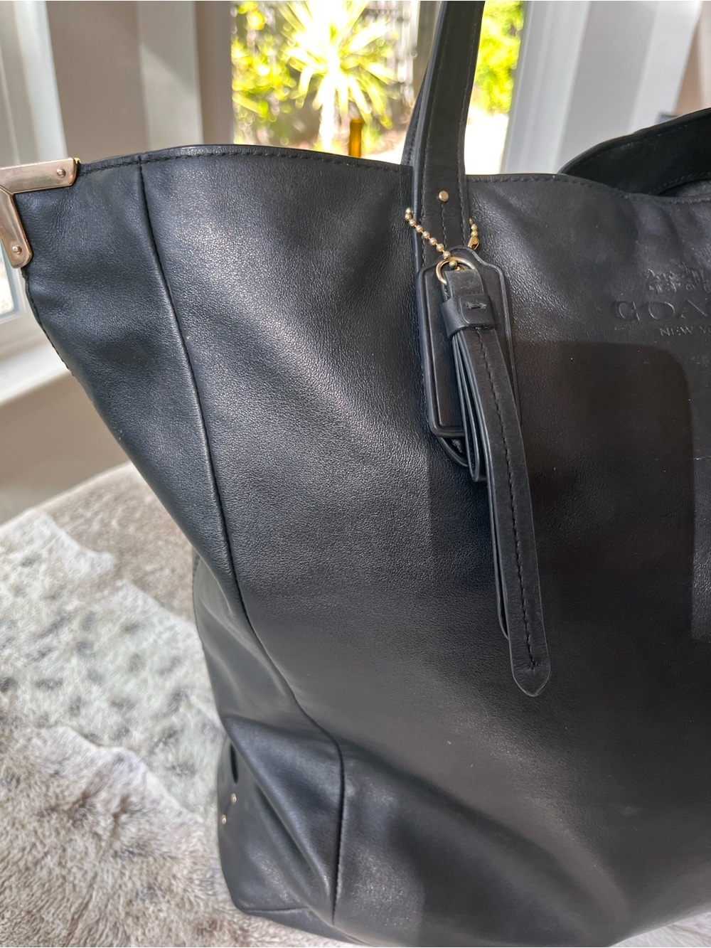 Authentic Coach Black Leather Tote Bag with Shoulder Straps - Picture 2 of 13